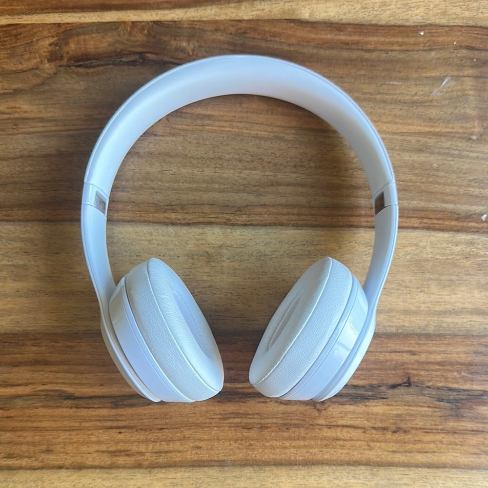 Beats Solo 3 - wireless Bluetooth headphones